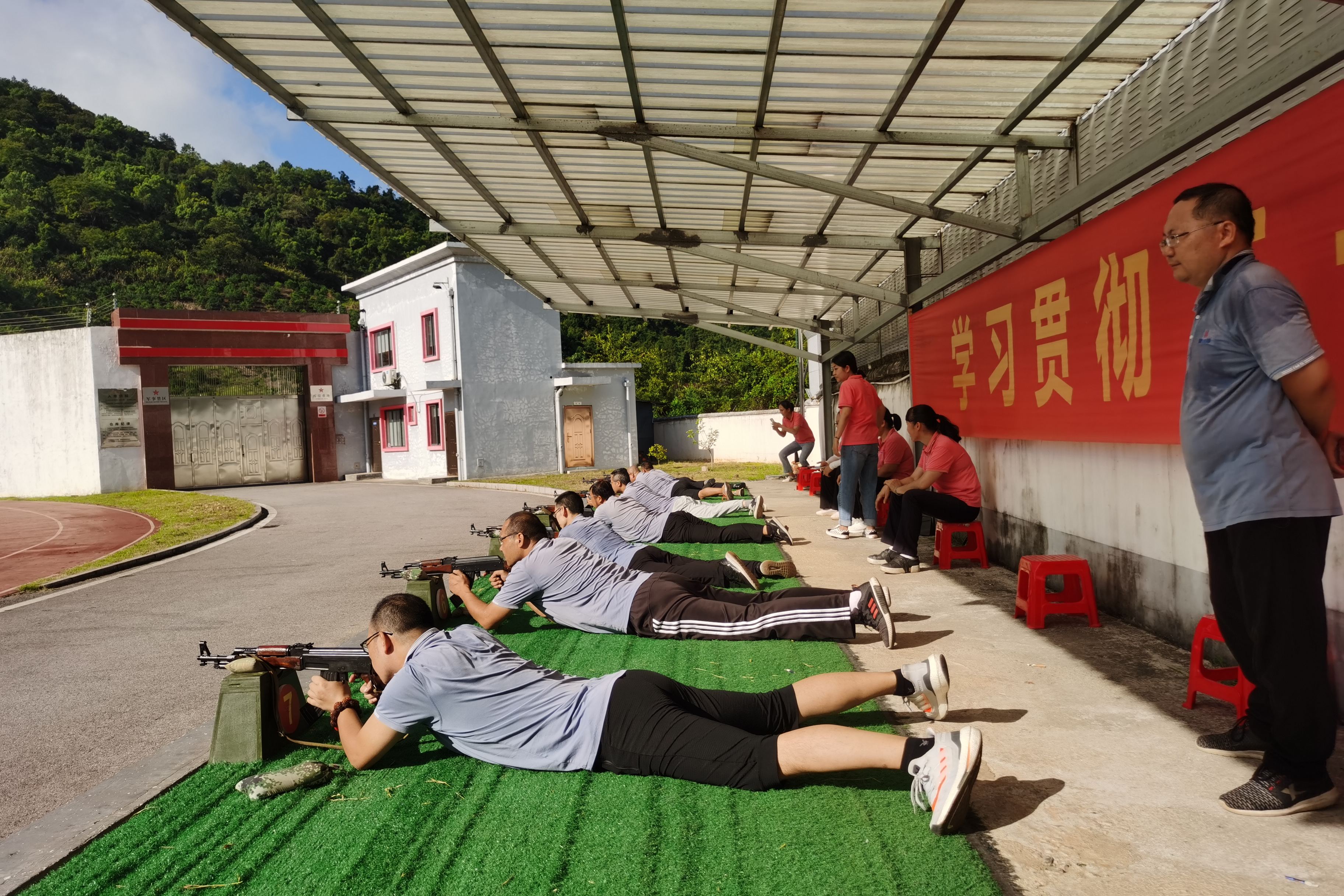 射击训练.jpg 射击训练.jpg